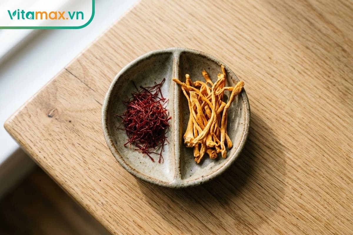 Nên uống saffron hay đông trùng hạ thảo? Gợi ý theo từng đối tượng