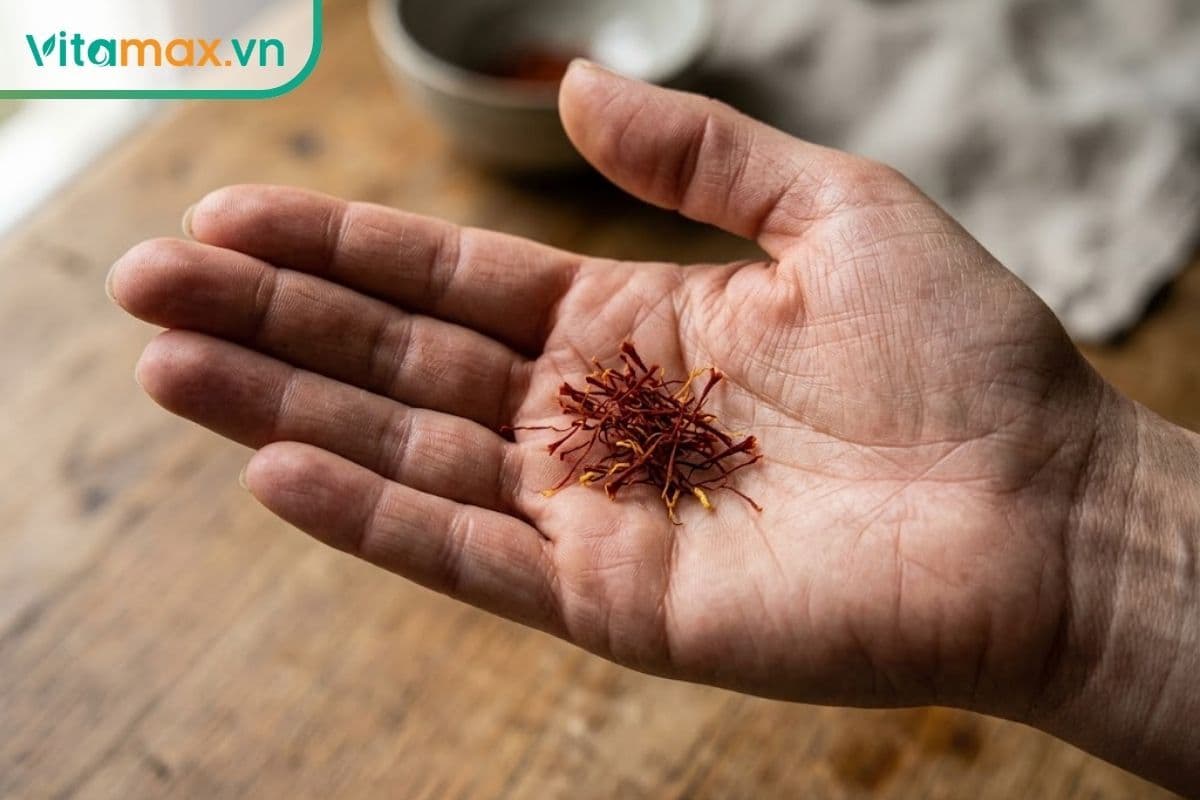 Hướng dẫn phân biệt nhụy hoa nghệ tây thật và giả chính xác cao